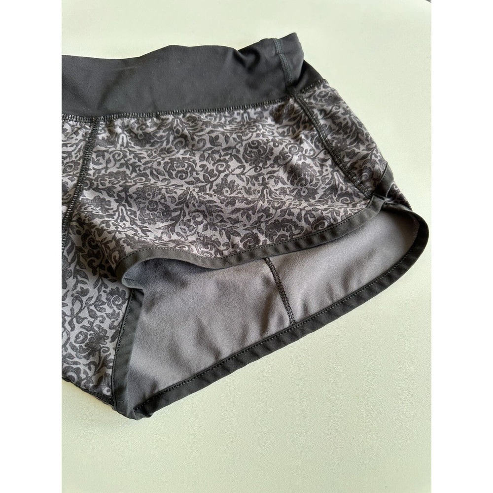 Lululemon Speed Short 2.5 Flossy Dark Carbon Black Paisley Shorts Women's Size 6 - Picture 8 of 15